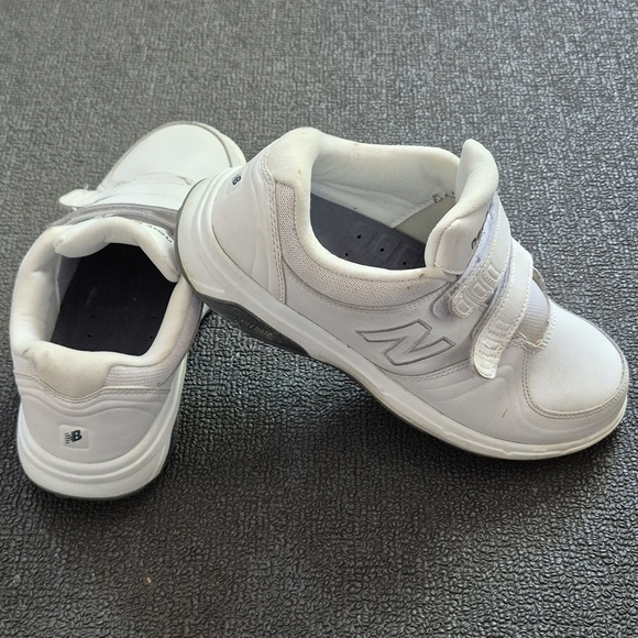 New Balance White Sneakers with Hook-and-Loop Straps - Picture 6 of 10